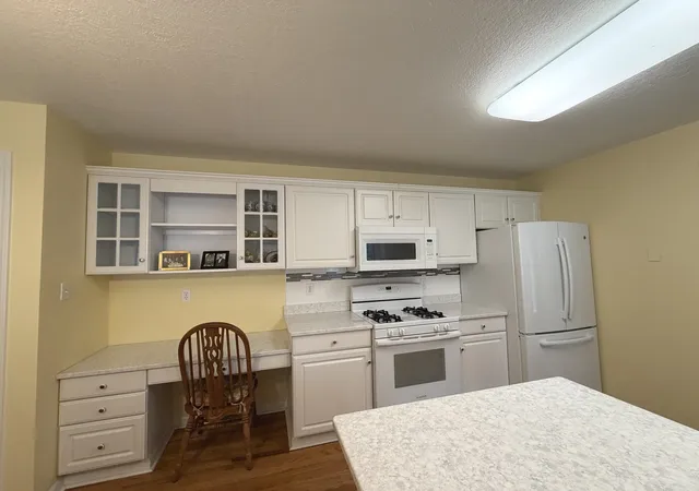 Photo 4 of Townhouse for sale at 1112 Meadows Walk Dr, Bourbonnais, IL 60914 | MLS# 12783118 | Listing updated on 2026-10-20