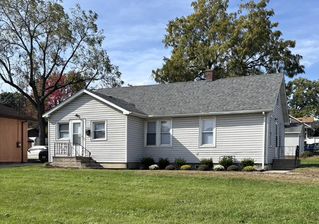 Single family home for sale at 1723 N Broadway St, Crest Hill, IL 60403 | MLS# 12783120