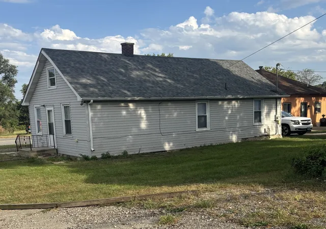 Photo 2 of Single family home for sale at 1723 N Broadway St, Crest Hill, IL 60403 | MLS# 12783120 | Listing updated on 2026-10-23