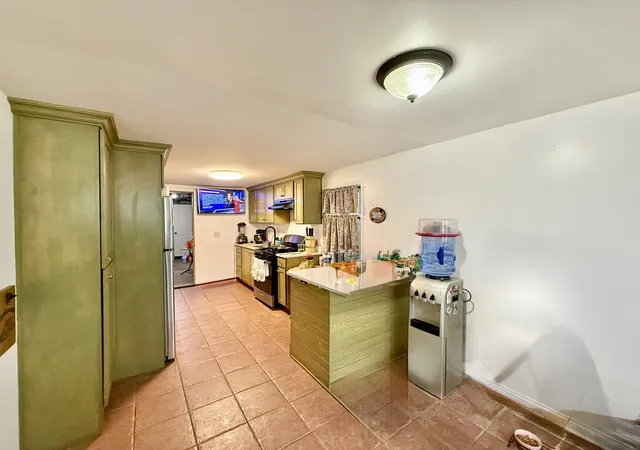 Listing Photo 4 - Condo for sale in building located at 2012 W 21st Pl, Chicago, IL 60608
