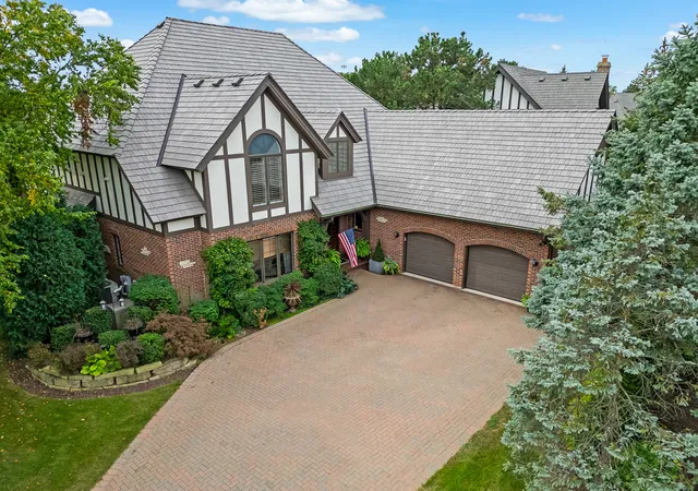 Photo 1 of Single family home for sale at 704 Kenmare Dr, Burr Ridge, IL 60527 | MLS# 12783132 | Listing updated on 2026-10-27