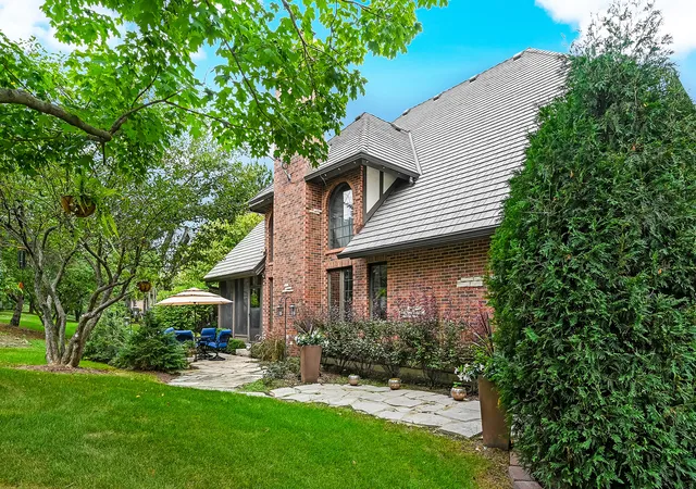 Photo 2 of Single family home for sale at 704 Kenmare Dr, Burr Ridge, IL 60527 | MLS# 12783132 | Listing updated on 2026-10-27