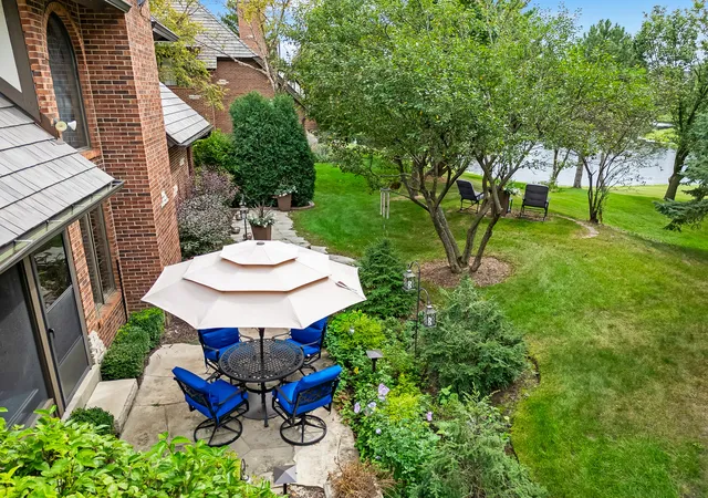 Photo 3 of Single family home for sale at 704 Kenmare Dr, Burr Ridge, IL 60527 | MLS# 12783132 | Listing updated on 2026-10-27