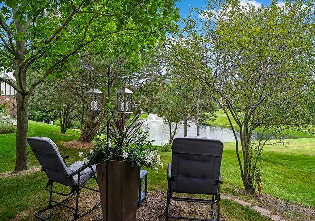 Photo 4 of Single family home for sale at 704 Kenmare Dr, Burr Ridge, IL 60527 | MLS# 12783132 | Listing updated on 2026-10-27