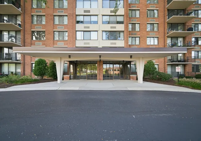 Condo for sale at 2000 Saint Regis Dr #7J, Lombard, IL 60148 | MLS# 12783147 | Listing updated on 2026-10-22