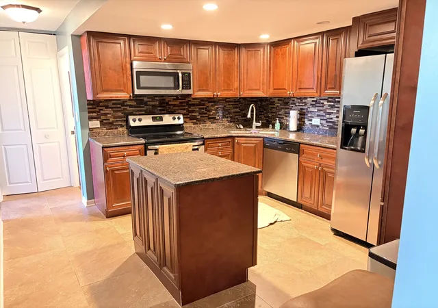Photo 4 of Condo for sale at 2000 Saint Regis Dr #7J, Lombard, IL 60148 | MLS# 12783147 | Listing updated on 2026-10-22