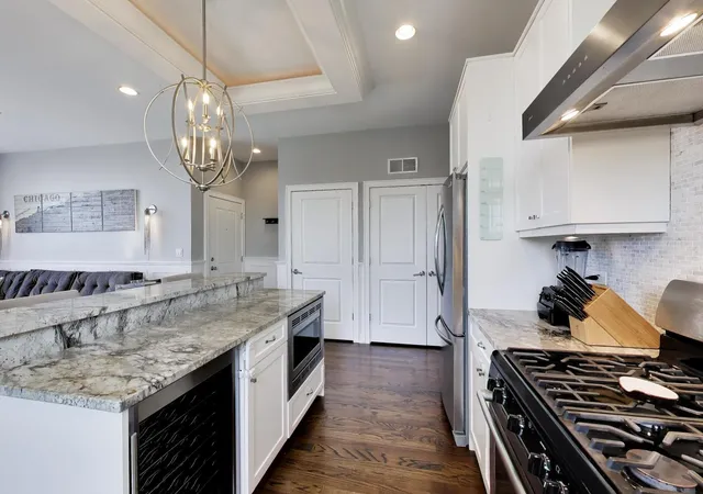 Listing Photo 5 - Condo for sale in building located at 2441 W Belmont Ave, Chicago, IL 60618 - Unit #3W