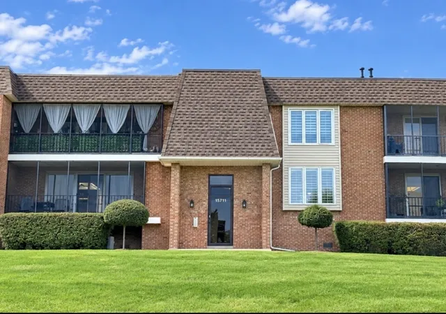 Condo for sale at 15711 Foxbend Ct #1S, Orland Park, IL 60462 | MLS# 12783185