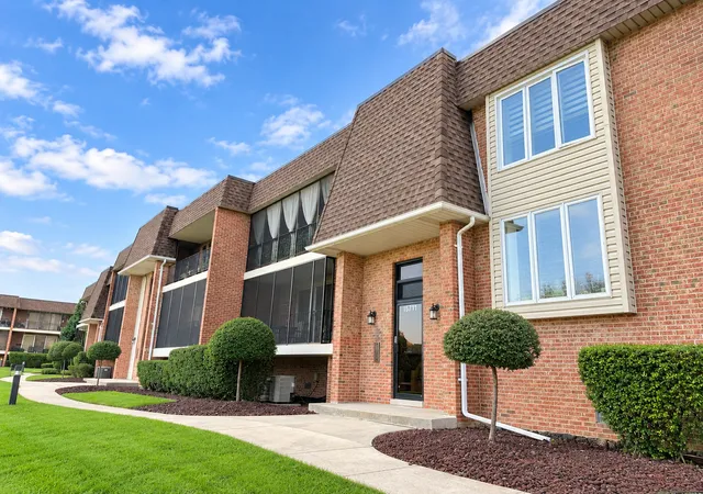 Photo 1 of Condo for sale at 15711 Foxbend Ct #1S, Orland Park, IL 60462 | MLS# 12783185 | Listing updated on 2026-10-28
