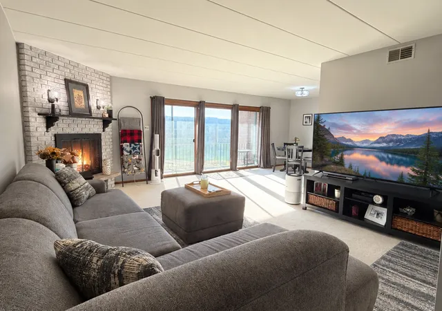 Photo 3 of Condo for sale at 15711 Foxbend Ct #1S, Orland Park, IL 60462 | MLS# 12783185 | Listing updated on 2026-10-28