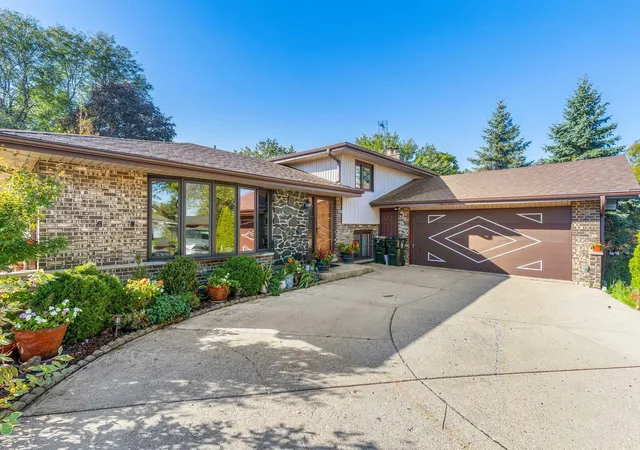 Photo 1 of Single family home for sale at 349 79th Street, Willowbrook, IL 60527 | MLS# 12783207 | Listing updated on 2026-10-23