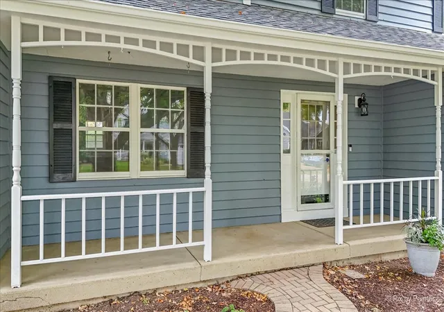 Photo 3 of Single family home for sale at 647 Oakhurst Dr, Naperville, IL 60540 | MLS# 12783214 | Listing updated on 2026-10-21