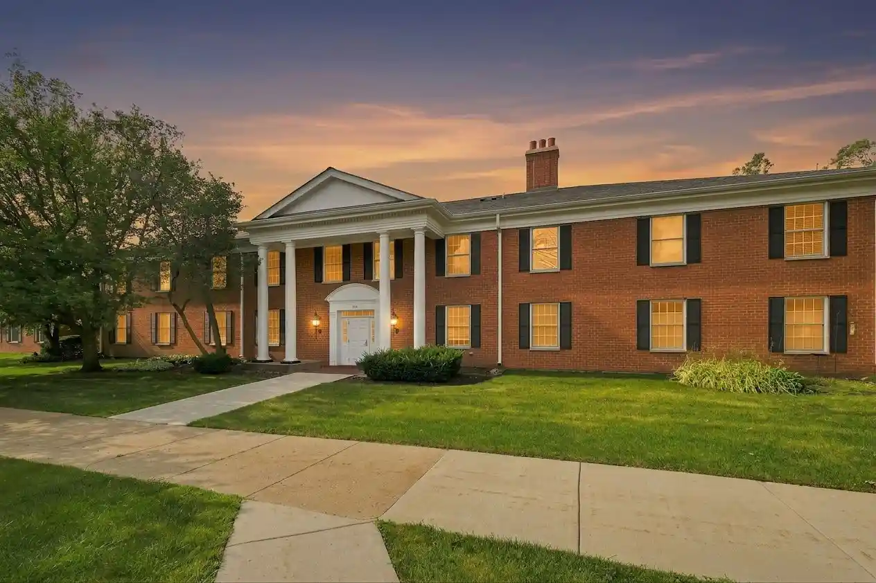 Listing Photo 1 - Condo for sale in 540 Devonshire Ln located at 540 Devonshire Ln, Crystal Lake, IL 60014 - Unit 540 Devonshire Ln