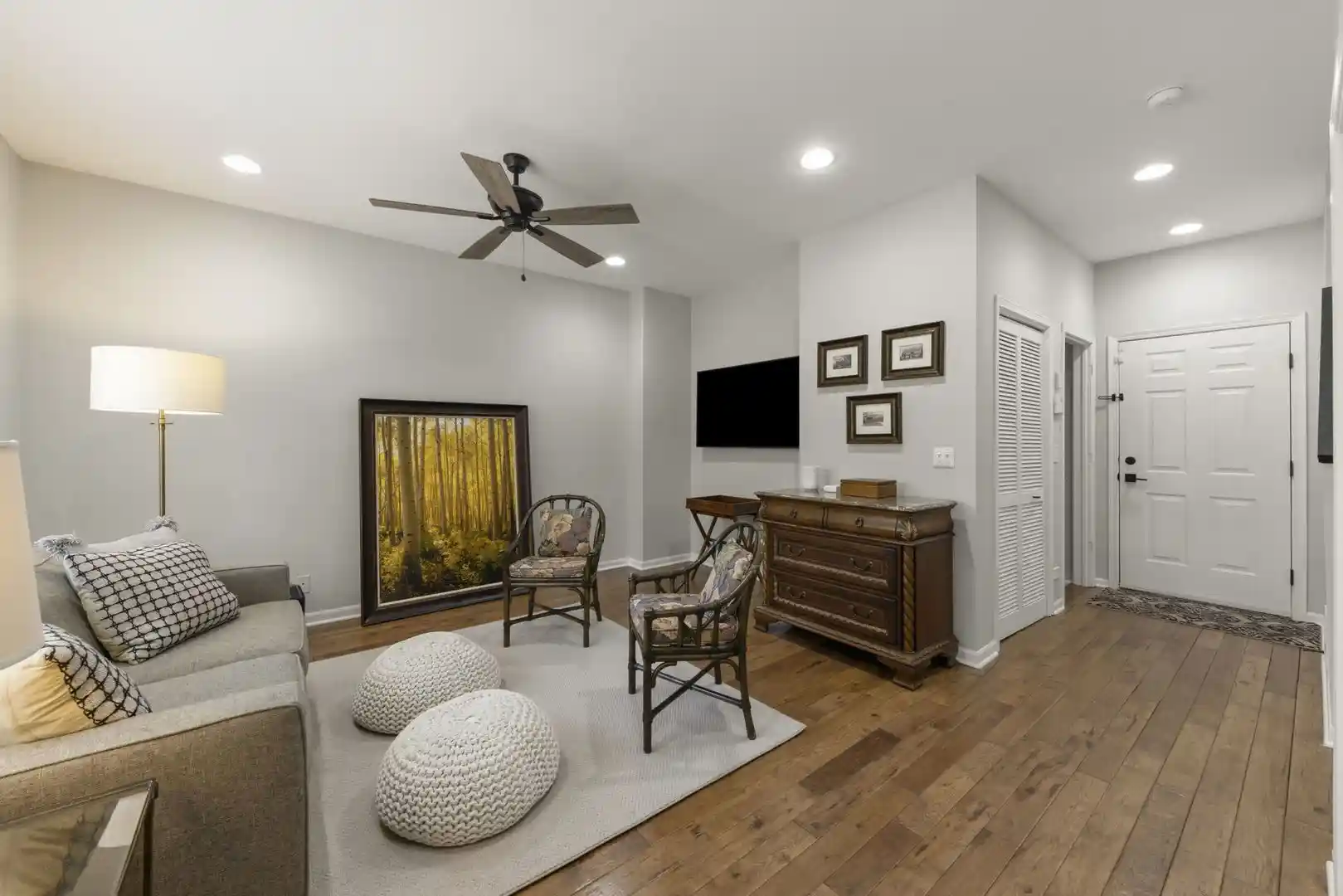 Listing Photo 2 - Condo for sale in 231 N W St located at 231 N W St, Wheaton, IL 60187 - Unit 231 N West St