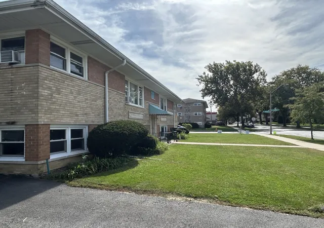 Listing Photo 4 - Condo for sale in building located at 224 W Michael Ln, Addison, IL 60101