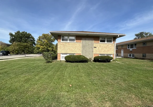Listing Photo 5 - Condo for sale in building located at 224 W Michael Ln, Addison, IL 60101