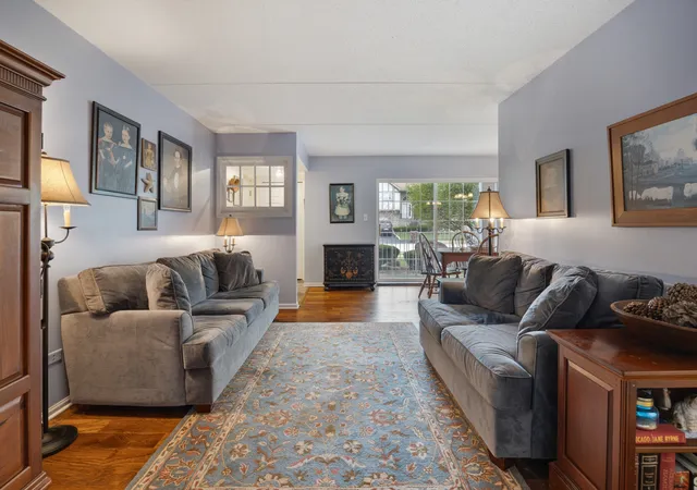 Listing Photo 4 - Condo for sale in building located at 6719 White Tail Ln, Tinley Park, IL 60477 - Unit #1E