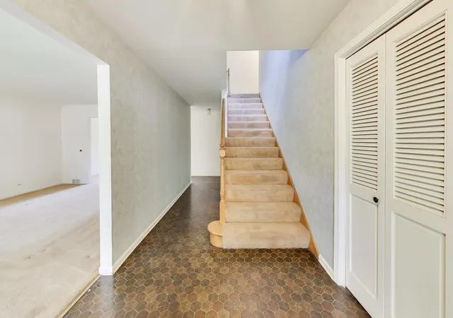 Photo 2 of Single family home for sale at 1220 Brook Ln, Glenview, IL 60025 | MLS# 12783316 | Listing updated on 2026-10-21