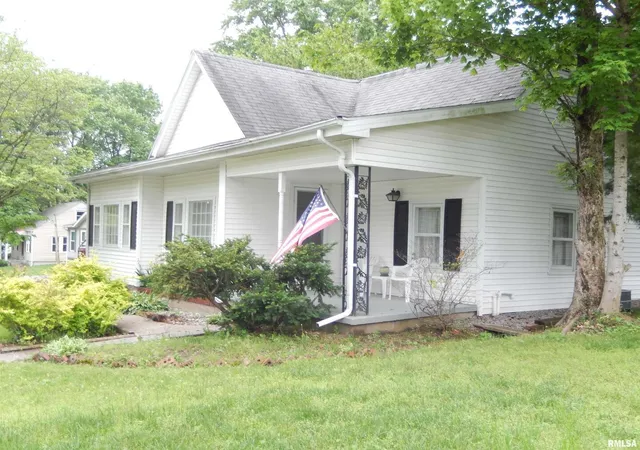 Photo 3 of Single family home for sale at 303 S Orange St, Jonesboro, IL 62952 | MLS# 12783384 | Listing updated on 2026-10-20
