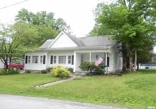 Photo 3 of Single family home for sale at 303 S Orange St, Jonesboro, IL 62952 | MLS# 12783384 | Listing updated on 2026-10-20