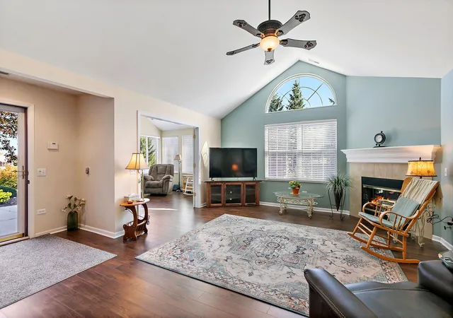 Listing Photo 5 - Condo for sale in building located at 2020 Olmstead Dr, Woodstock, IL 60098 - Unit #2020