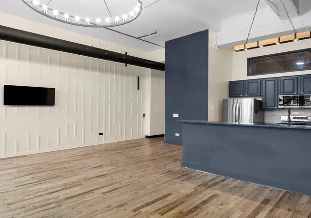 Photo 4 of Condo for sale at 1224 W Van Buren St #222, Chicago, IL 60607 | MLS# 12783391 | Listing updated on 2026-10-20