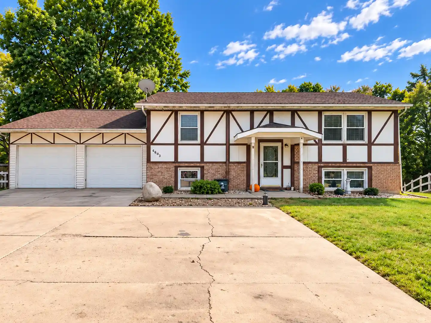 Listing Photo 1 - Condo for sale in 4407 W Lincolnway located at 4407 W Lincolnway, Sterling, IL 61081 - Unit 4407 W Lincolnway
