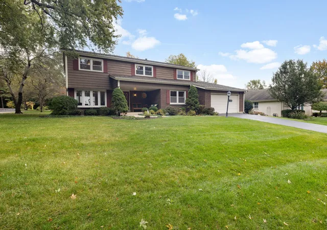 Photo 1 of Single family home for sale at 983 Bosworthfield Rd, Barrington, IL 60010 | MLS# 12783399 | Listing updated on 2026-10-21
