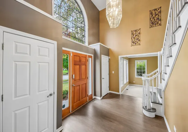 Photo 2 of Single family home for sale at 721 Goldenrod Ct, Crystal Lake, IL 60014 | MLS# 12783405 | Listing updated on 2026-10-29