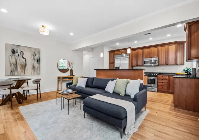 Photo 4 of Condo for sale at 907 W Margate Ter #2, Chicago, IL 60640 | MLS# 12783409 | Listing updated on 2026-10-21
