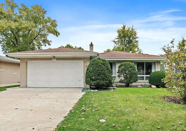 Single family home for sale at 2073 Westview Dr, Des Plaines, IL 60018 | MLS# 12783420