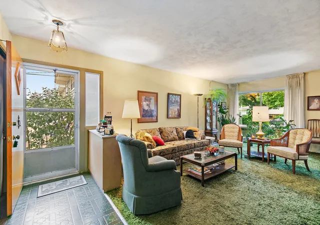 Photo 2 of Single family home for sale at 2073 Westview Dr, Des Plaines, IL 60018 | MLS# 12783420 | Listing updated on 2026-10-22