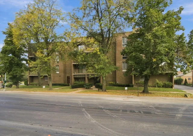 Photo 3 of Condo for sale at 8350 W Addison St #106, Chicago, IL 60634 | MLS# 12783436 | Listing updated on 2026-10-22