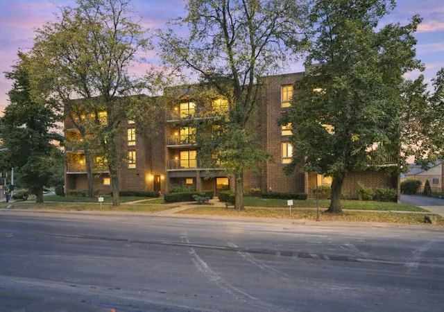 Photo 3 of Condo for sale at 8350 W Addison St #106, Chicago, IL 60634 | MLS# 12783436 | Listing updated on 2026-10-22