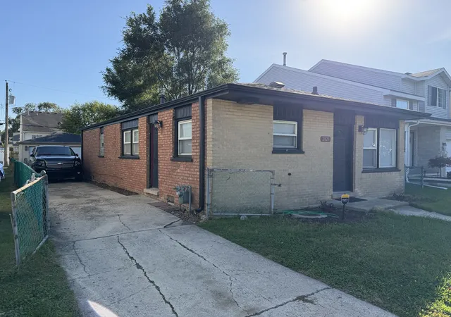 Photo 3 of Single family home for sale at 2829 139th Street, Blue Island, IL 60406 | MLS# 12783438 | Listing updated on 2026-10-22