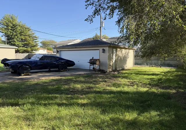 Photo 3 of Single family home for sale at 2829 139th Street, Blue Island, IL 60406 | MLS# 12783438 | Listing updated on 2026-10-22