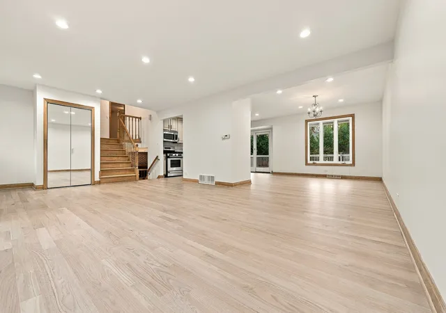 Photo 4 of Single family home for sale at 314 S Meier Rd, Mount Prospect, IL 60056 | MLS# 12783449 | Listing updated on 2026-10-22