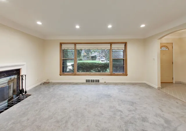 Photo 4 of Single family home for sale at 5858 N Louise Ave, Chicago, IL 60646 | MLS# 12783450 | Listing updated on 2026-10-21