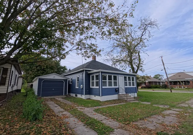 Single family home for sale at 204 Penn St, Streator, IL 61364 | MLS# 12783454