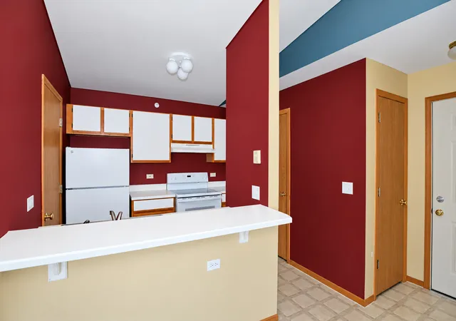 Photo 4 of Condo for sale at 551 Leah Ln #3C, Woodstock, IL 60098 | MLS# 12783458 | Listing updated on 2026-10-22