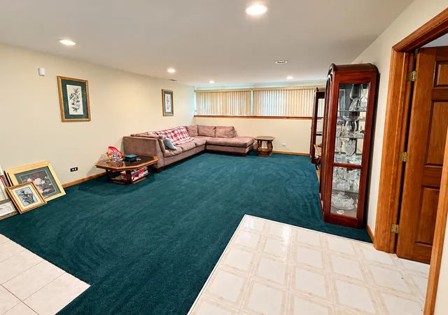 Photo 3 of Single family home for sale at 521 King Arthur Way, Bolingbrook, IL 60440 | MLS# 12783487 | Listing updated on 2026-10-20