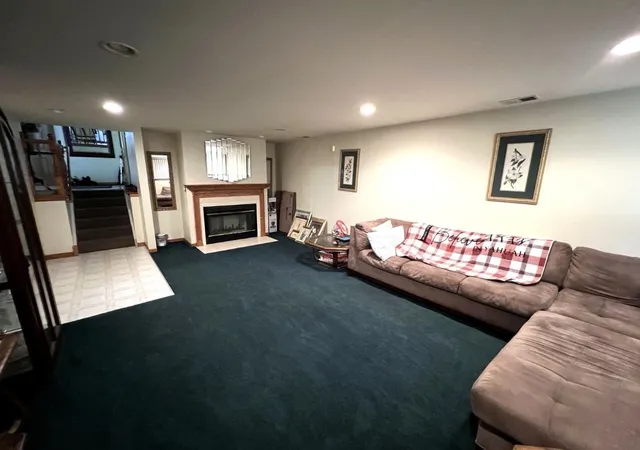 Photo 4 of Single family home for sale at 521 King Arthur Way, Bolingbrook, IL 60440 | MLS# 12783487 | Listing updated on 2026-10-20