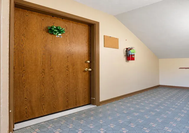 Listing Photo 4 - Condo for sale in building located at 7019 N Ridge Blvd, Chicago, IL 60645 - Unit #1D
