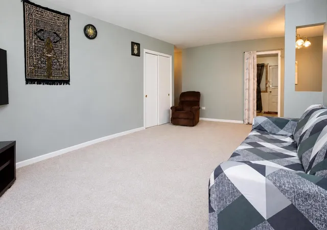 Listing Photo 5 - Condo for sale in building located at 7019 N Ridge Blvd, Chicago, IL 60645 - Unit #1D