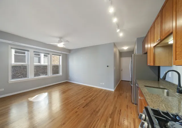 Listing Photo 4 - Condo for sale in building located at 1738 W Foster Ave, Chicago, IL 60640 - Unit #3R