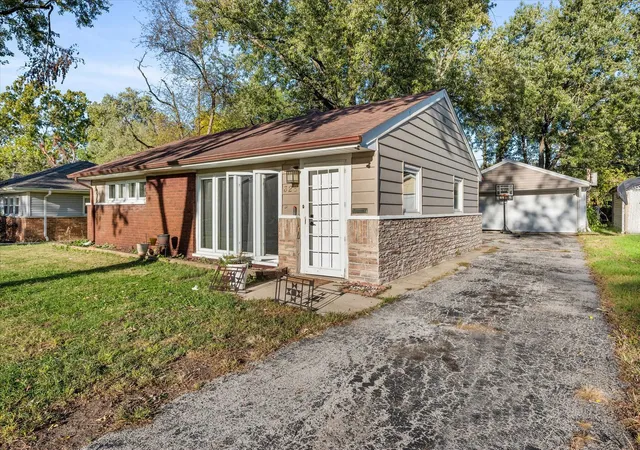 Photo 2 of Single family home for sale at 328 Blackhawk Dr, Park Forest, IL 60466 | MLS# 12783545 | Listing updated on 2026-10-20