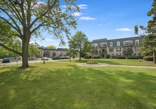 Listing Photo 1 - Condo for sale in building located at 5200 Carriageway Dr, Rolling Meadows, IL 60008 - Unit #210
