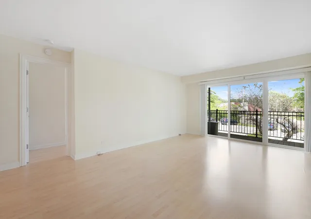 Listing Photo 2 - Condo for sale in building located at 5200 Carriageway Dr, Rolling Meadows, IL 60008 - Unit #210
