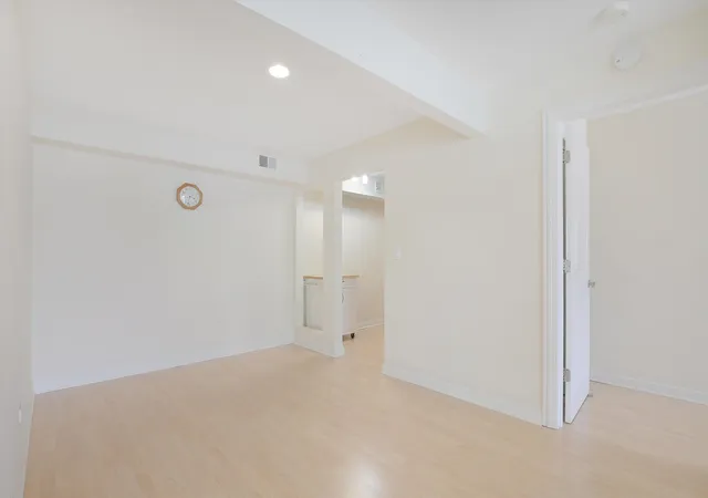 Listing Photo 3 - Condo for sale in building located at 5200 Carriageway Dr, Rolling Meadows, IL 60008 - Unit #210