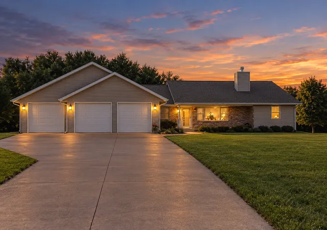 Photo 1 of Sale Pending at 1812 White Pines Dr, Dixon, IL 61021 | MLS# 12783548 | Listing updated on 2026-10-17